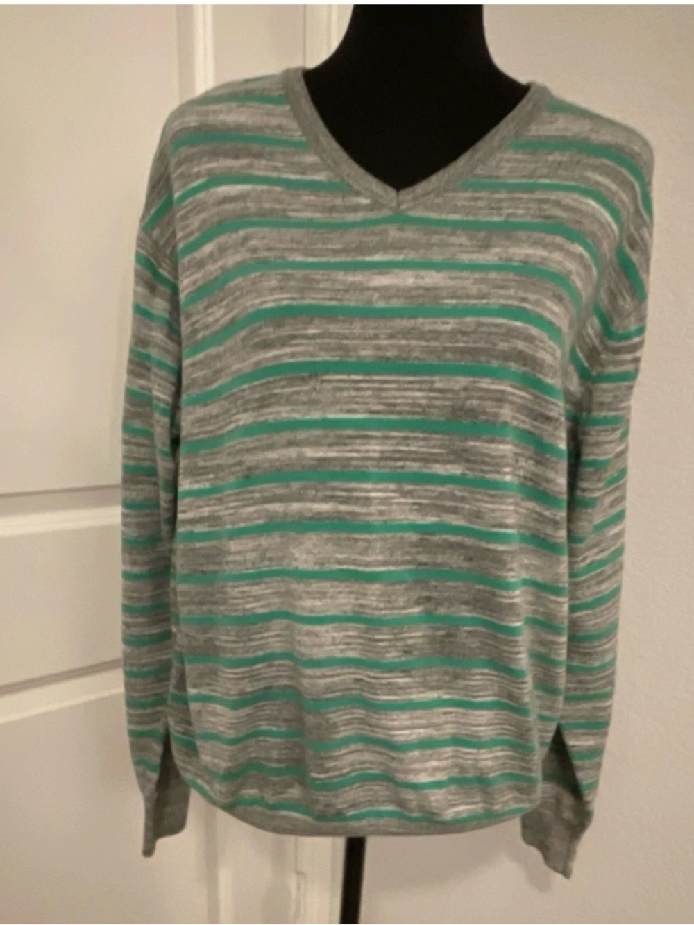 PD&C Men's Gray and Teal Striped V-Neck Sweater